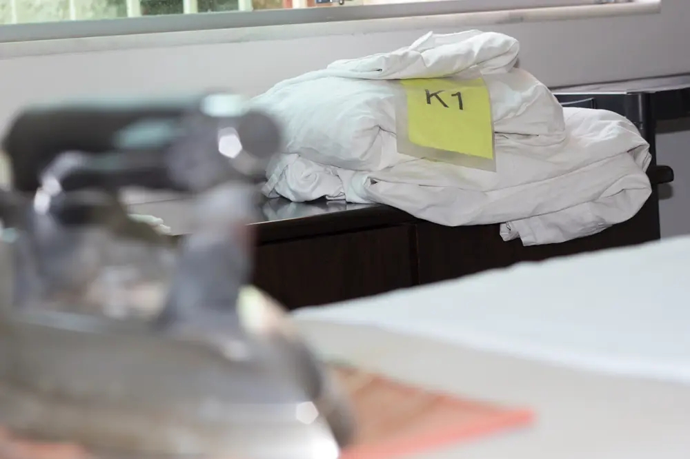 Peça identificada com etiqueta antes de entrar na lavagem